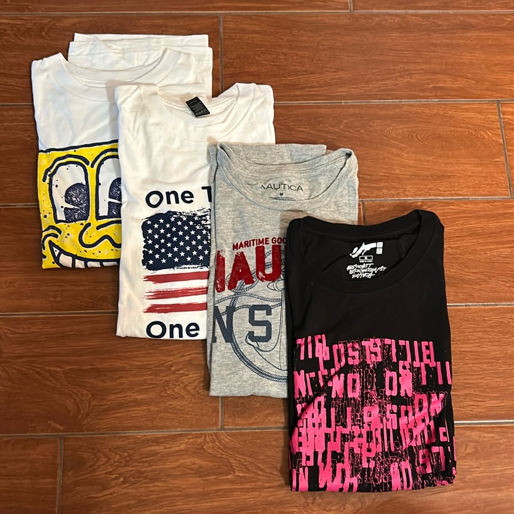 Bundle 4 T-Shirts 
Uniqlo, Nautica, Tultex
M